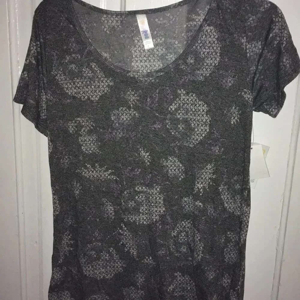 Xs LuLaRoe Rose Classic Tee